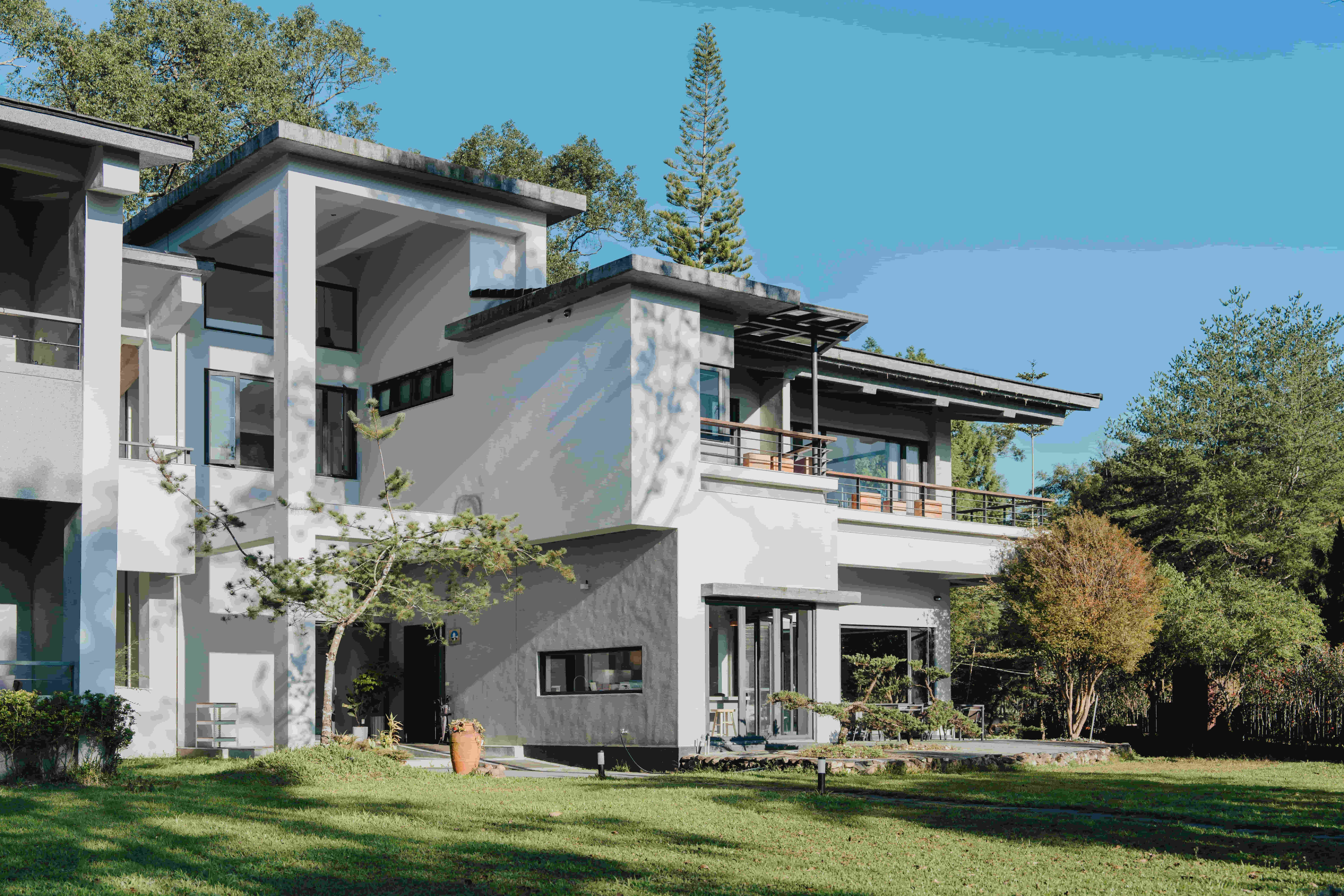 魚池 雁寓 ギョチ・ガンユ